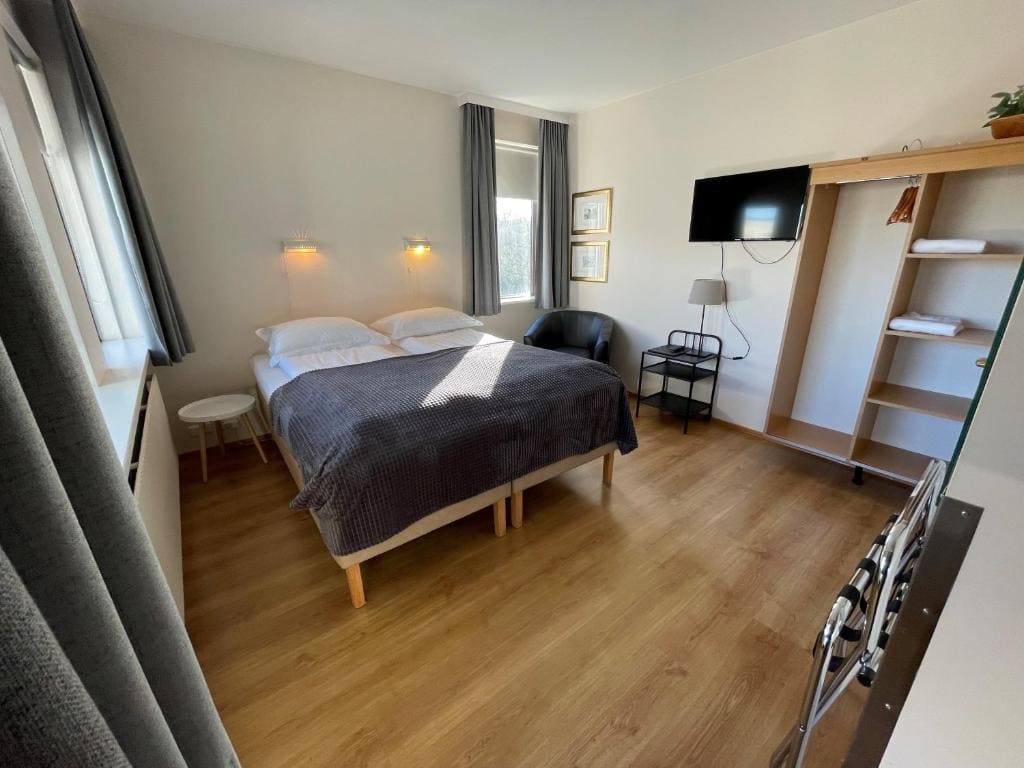 Twin Room with Private Bathroom room - Image 1