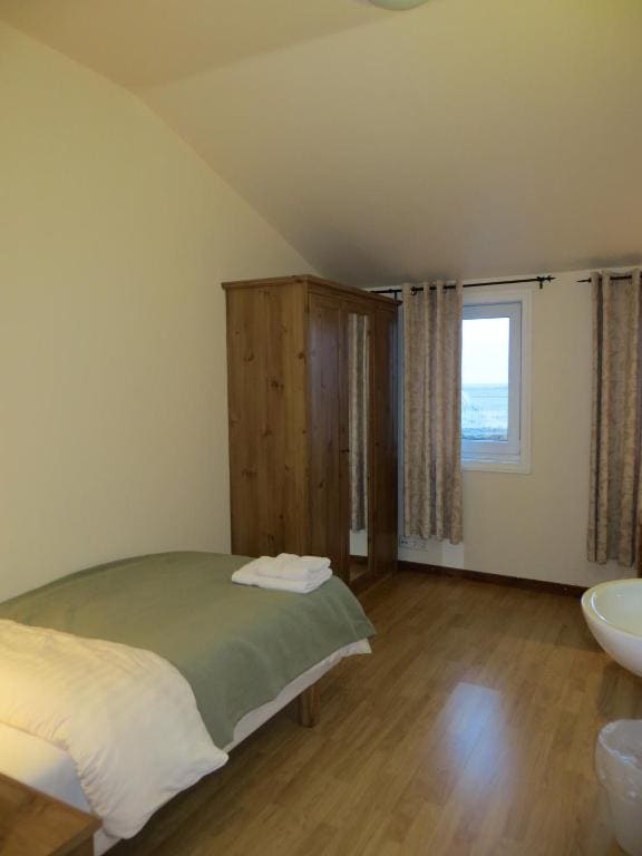 Twin Room with Shared Bathroom room - Image 1