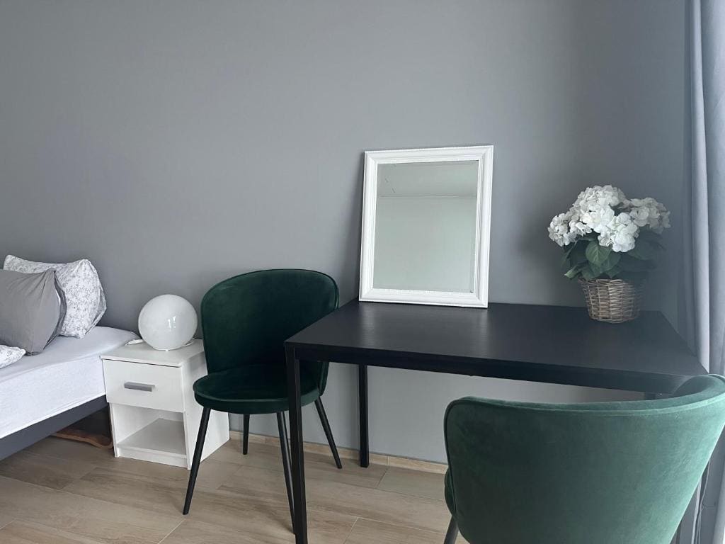 Studio Apartment room - Image 2
