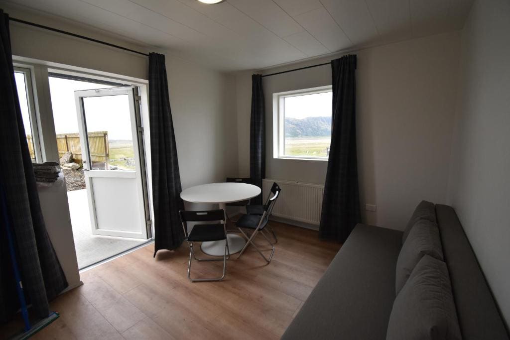 Apartment with Mountain View room - Image 3