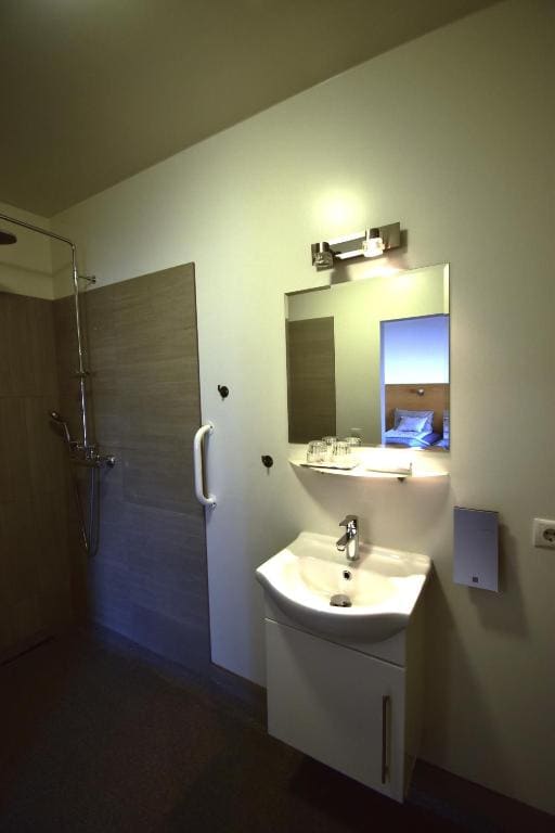 Twin Room with View room - Image 3
