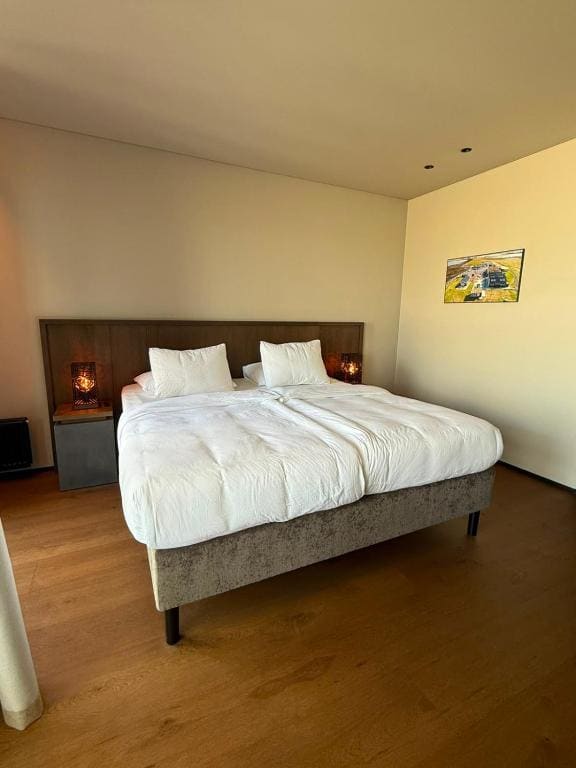 King Suite with Balcony room - Image 3