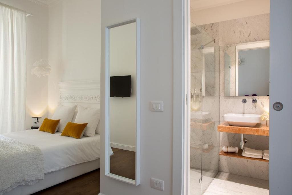 Deluxe Room room - Image 3