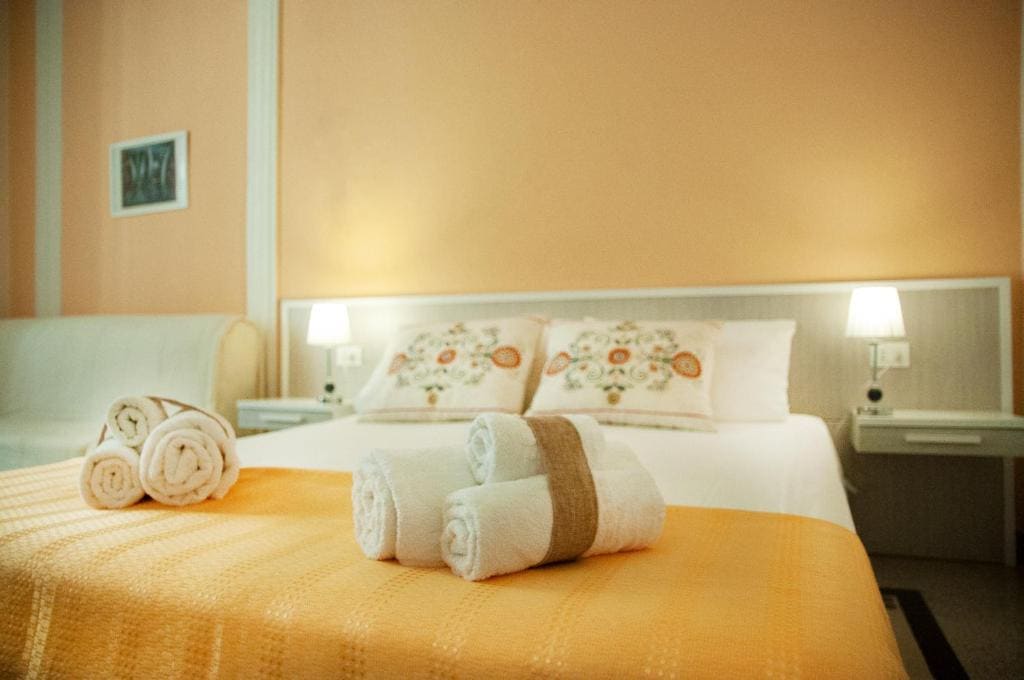 Comfort Quadruple Room room - Image 2