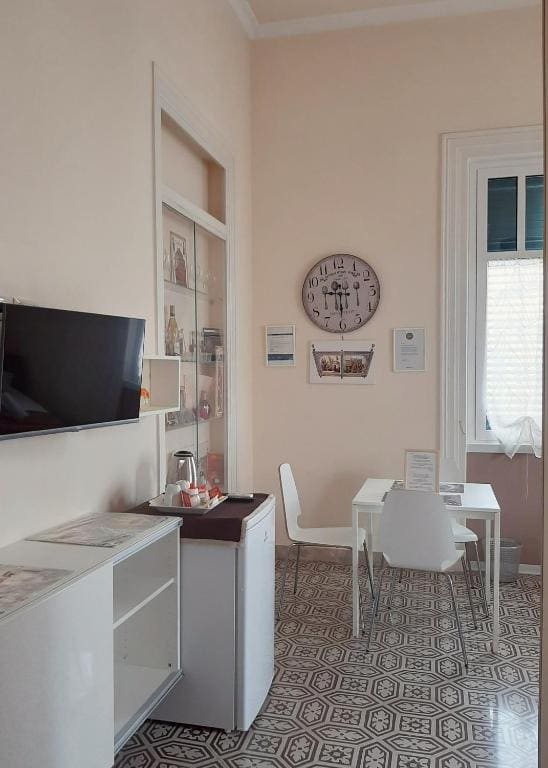 Double Room with Private Bathroom room - Image 3