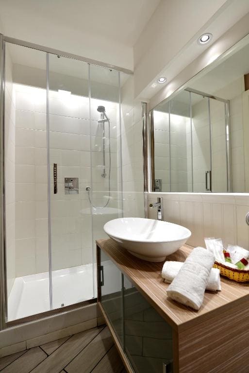 Quadruple Room with Balcony room - Image 2