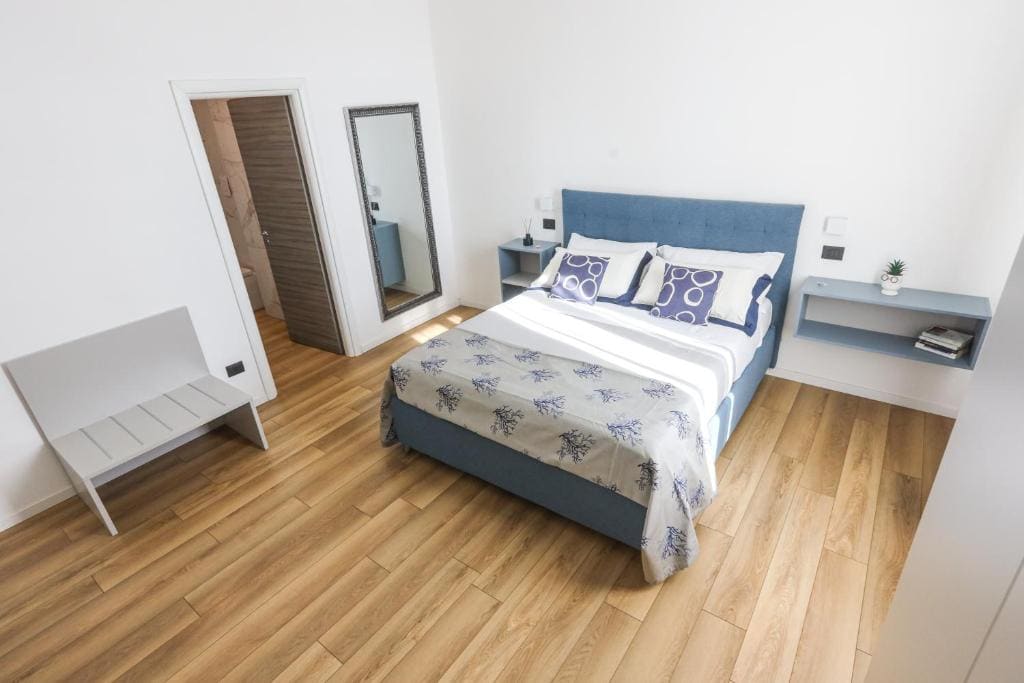Deluxe Double Room with Balcony room - Image 2