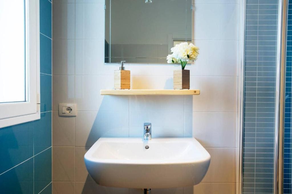 Comfort Triple Room room - Image 2