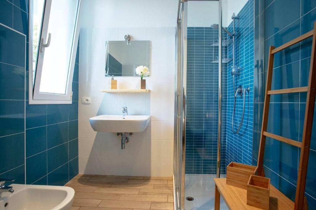 Comfort Triple Room room - Image 3