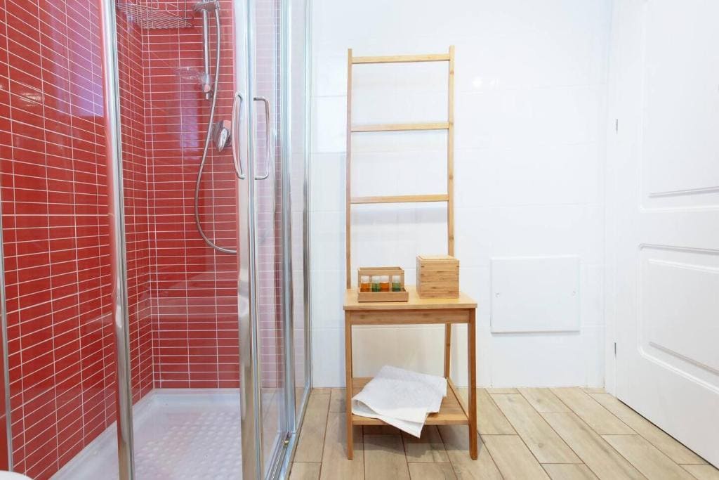 Standard Quadruple Room room - Image 3