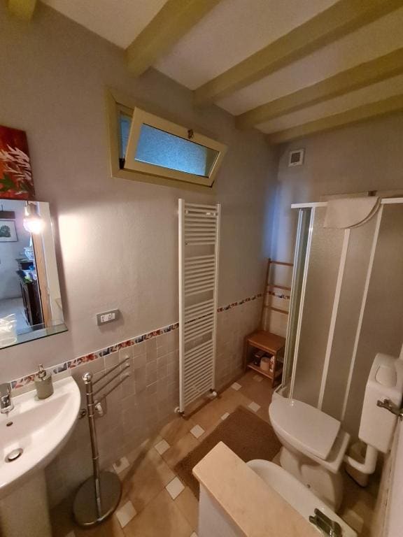 Room room - Image 1