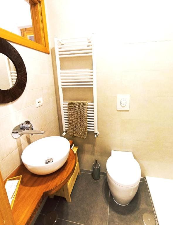 Queen Room with Spa Bath room - Image 1