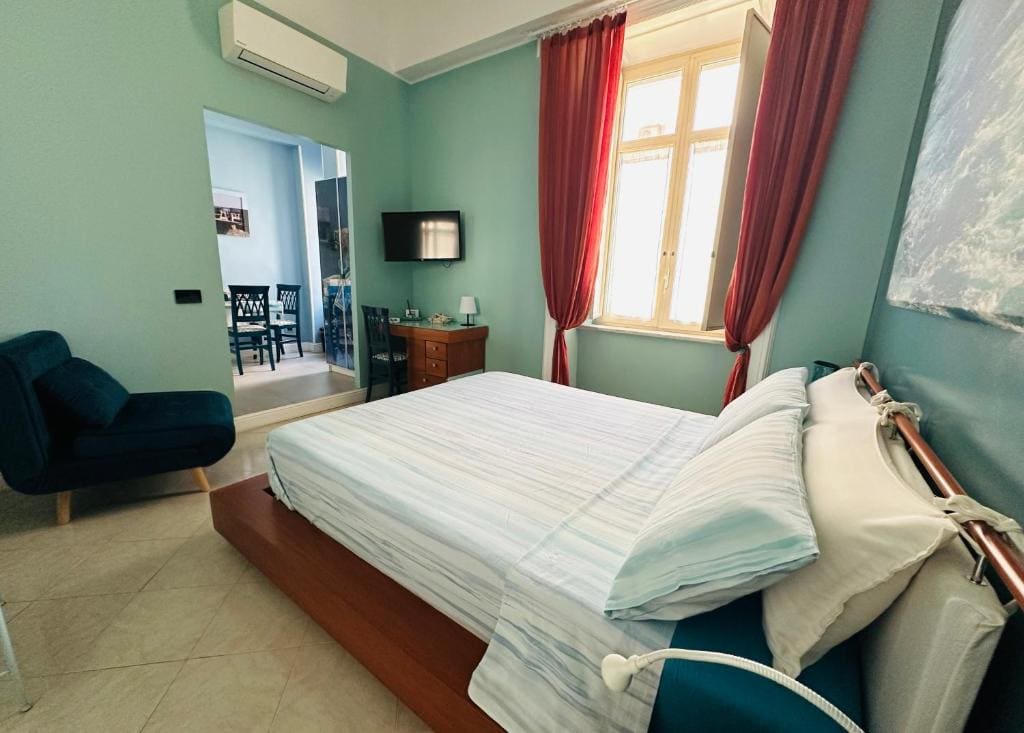 Deluxe King Room room - Image 1