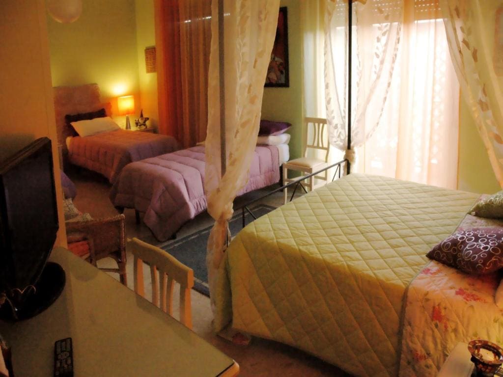 Deluxe Family Room room - Image 2