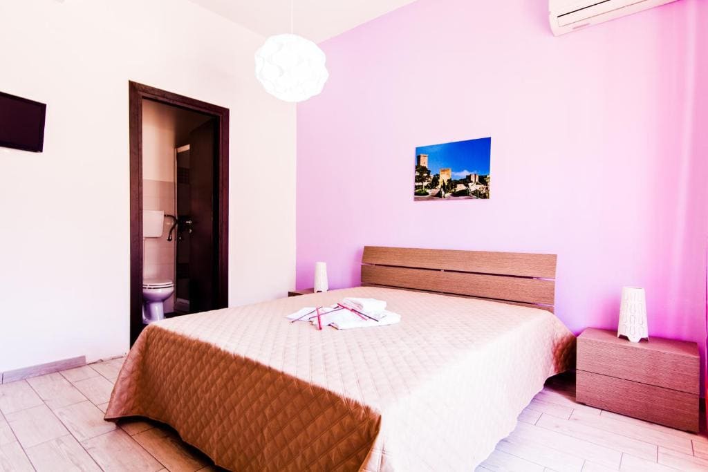 Double Room with Balcony room - Image 1