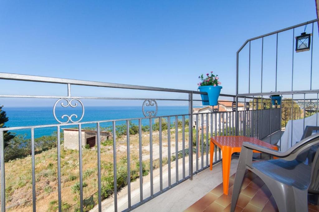 Superior Double or Twin Room with Sea View room - Image 3