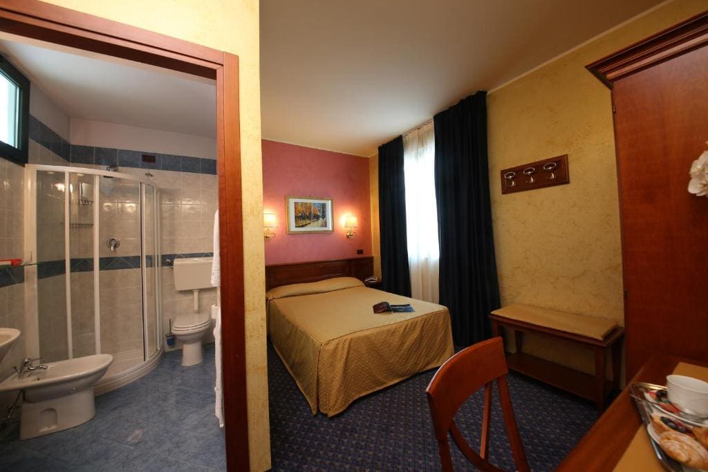 Deluxe Double Room room - Image 2