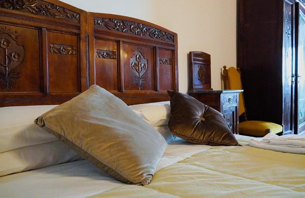 Deluxe Double Room with Private External Bathroom room - Image 2