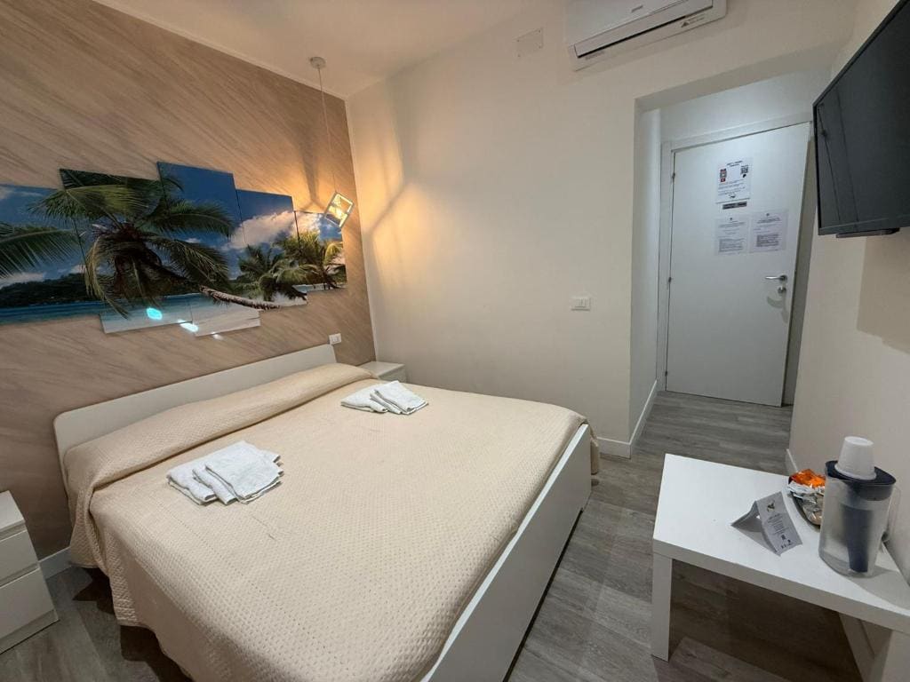 Double Room with Private Bathroom room - Image 1