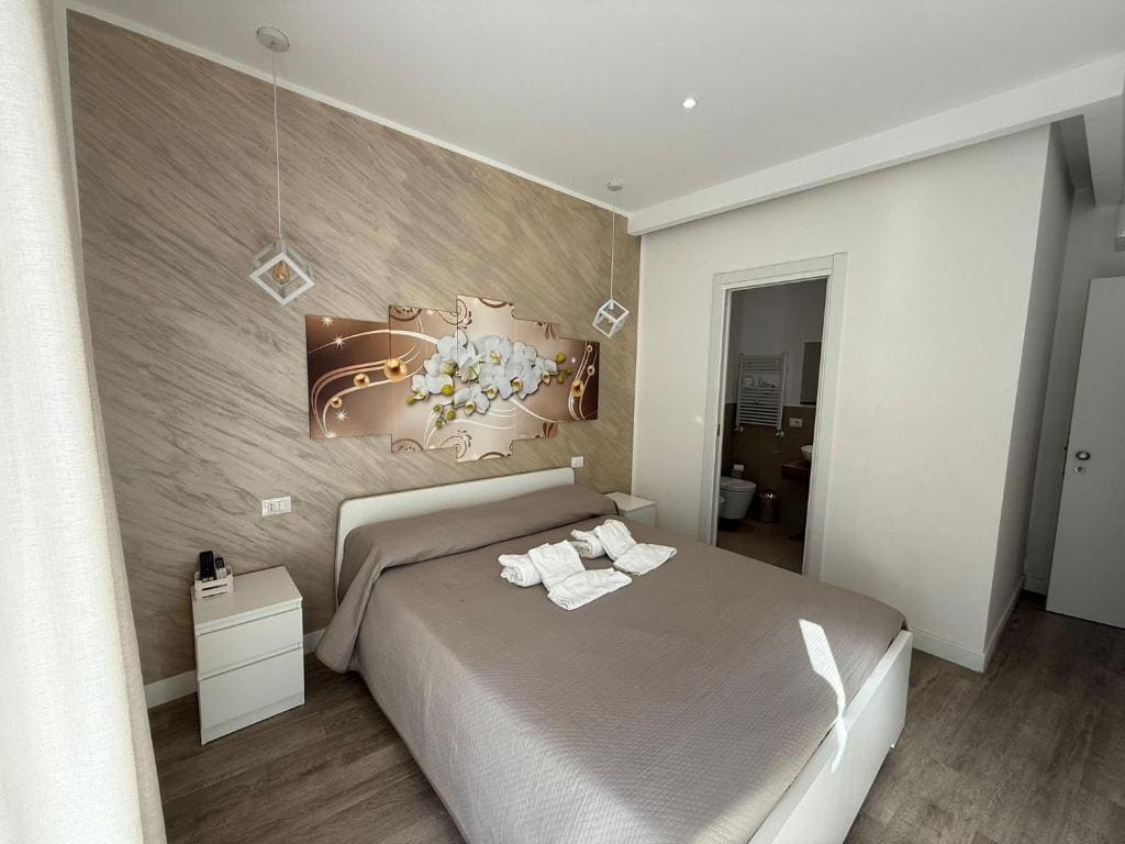 Double Room with Private Bathroom room - Image 2