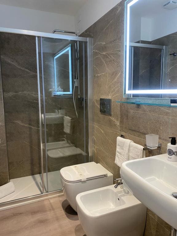 Superior Double or Twin Room with Balcony room - Image 2