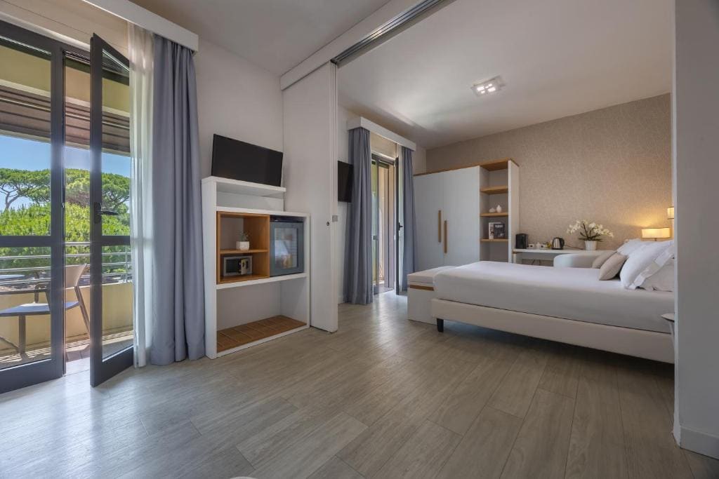 Junior Suite with Balcony room - Image 1