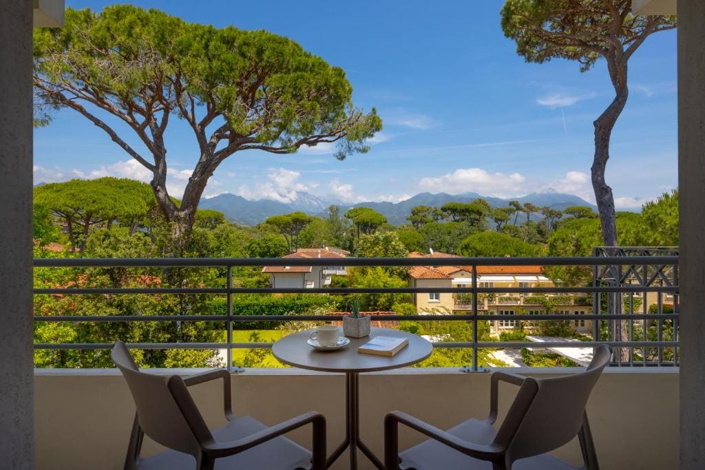 Family Room with Mountain View room - Image 1