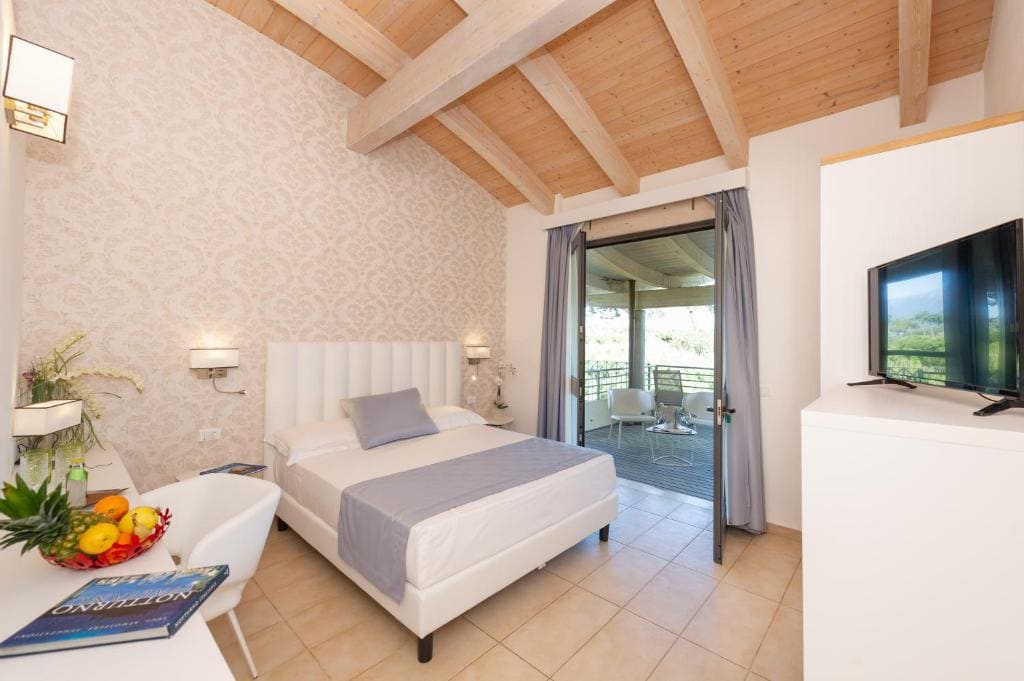 King Room with Mountain View room - Image 2