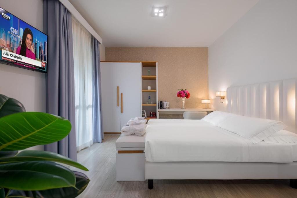Standard Double or Twin Room room - Image 2