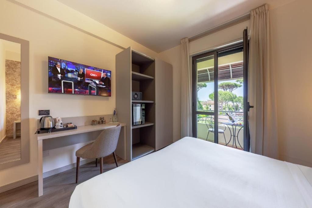 Superior Double or Twin Room with Balcony room - Image 3