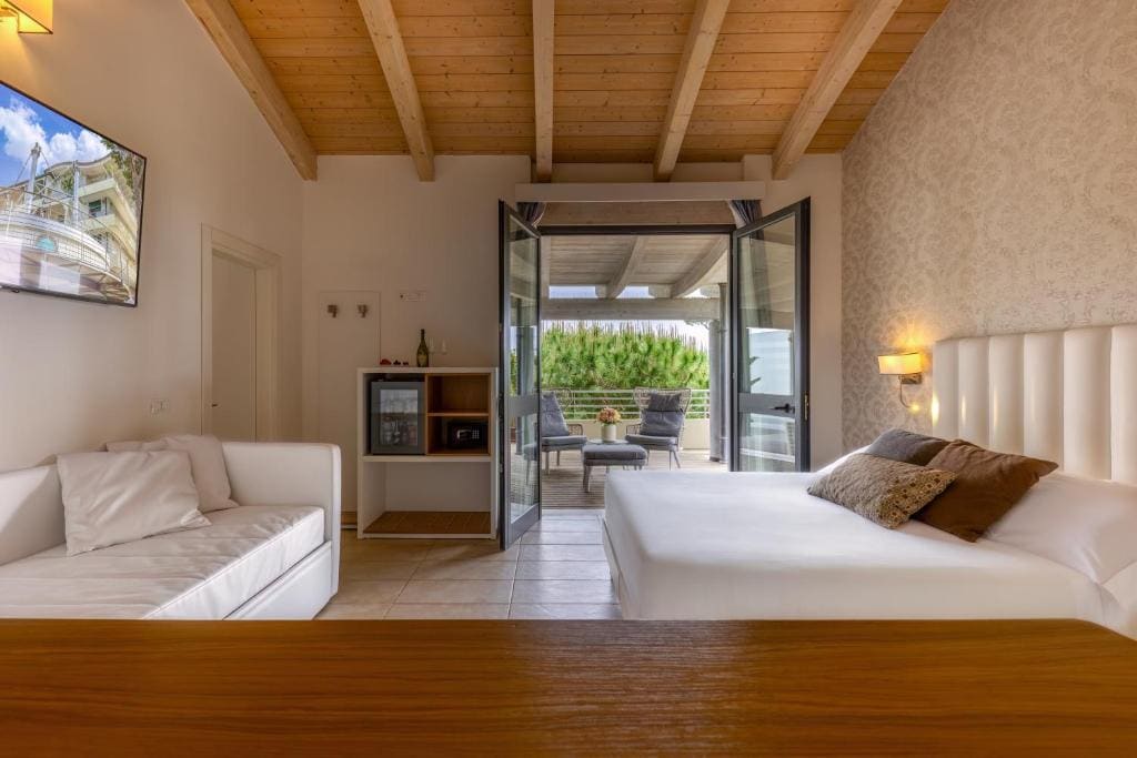 Suite with Terrace room - Image 3