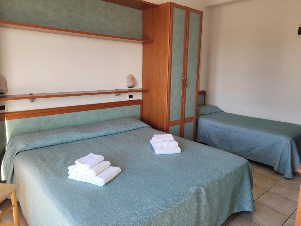 Budget Triple Room room - Image 1