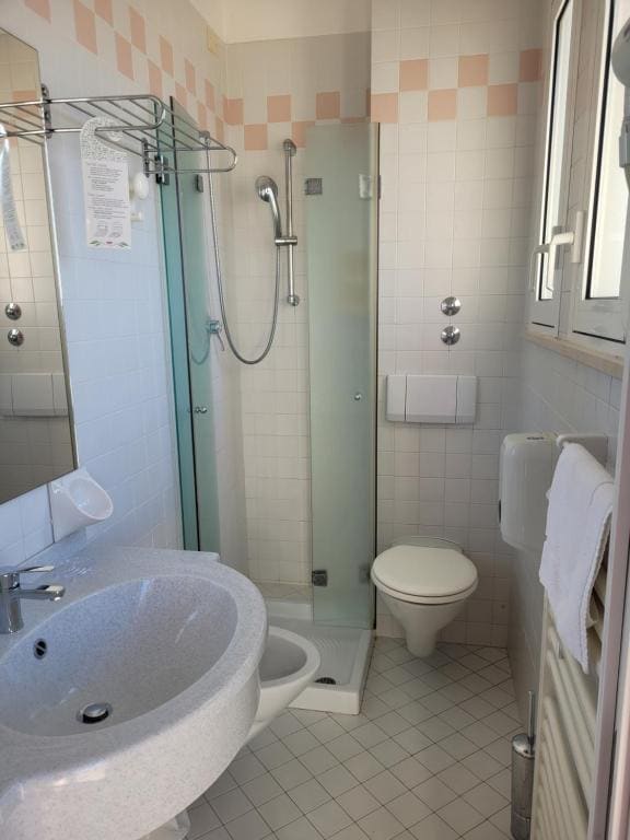 Budget Triple Room room - Image 2