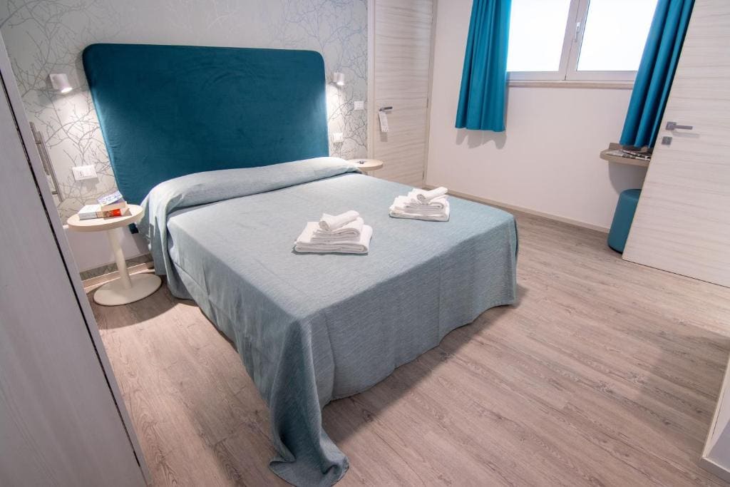 Classic Quadruple Room room - Image 1