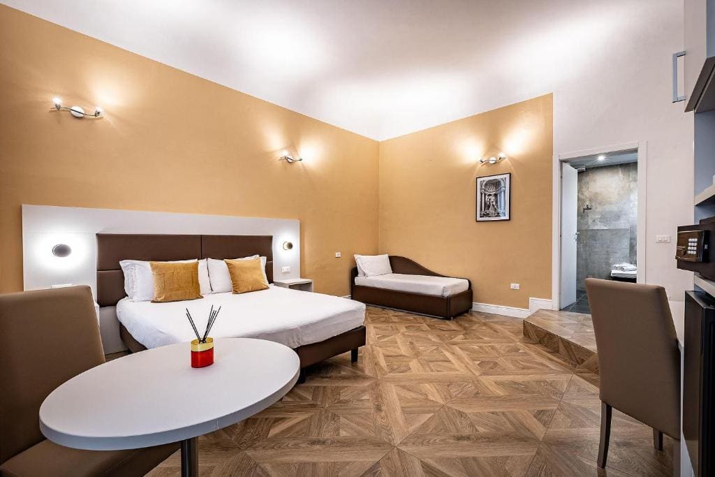 Superior Triple Room room - Image 3