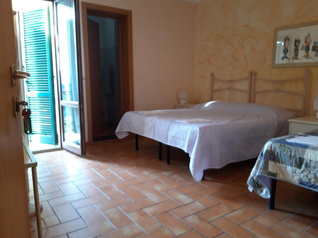 Double Room with Private Bathroom room - Image 2