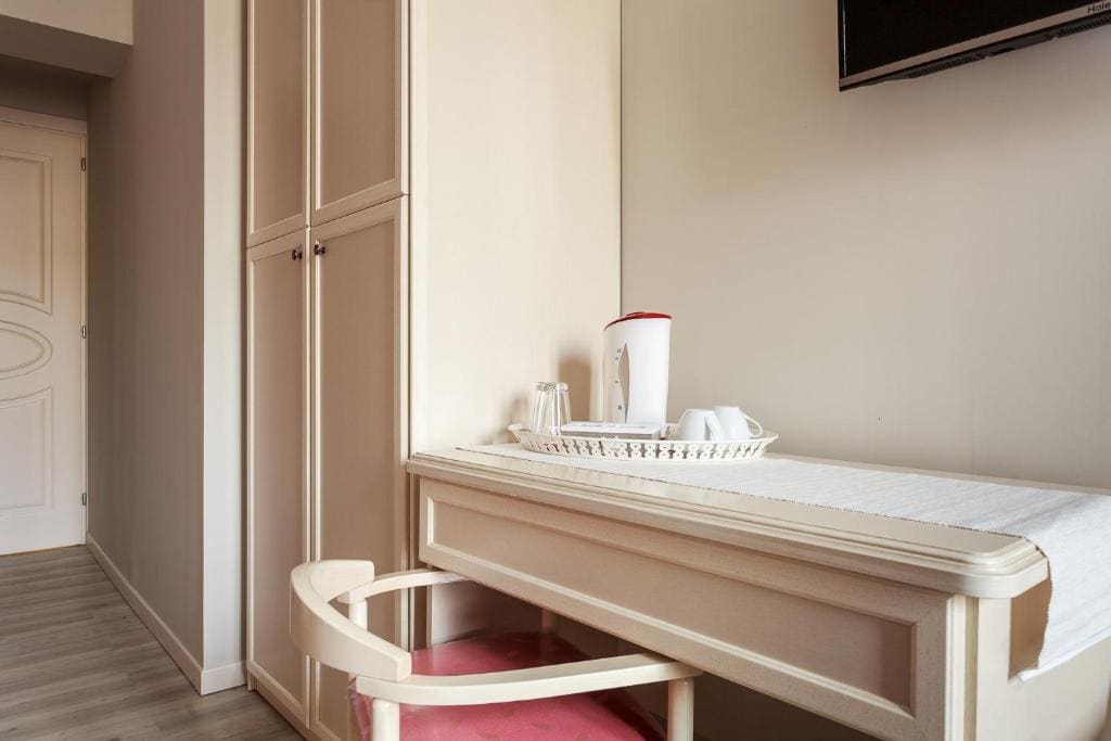 Double Room with Private Bathroom room - Image 3