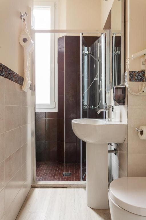 Double Room with Private Bathroom room - Image 1
