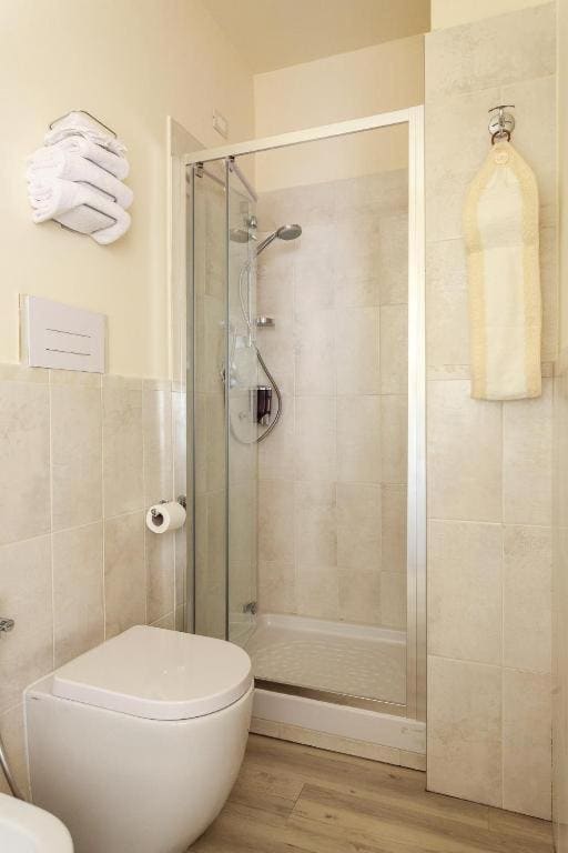 Double Room with Private Bathroom room - Image 2