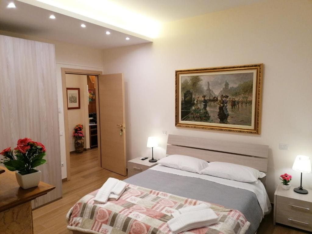 Deluxe King Room room - Image 2