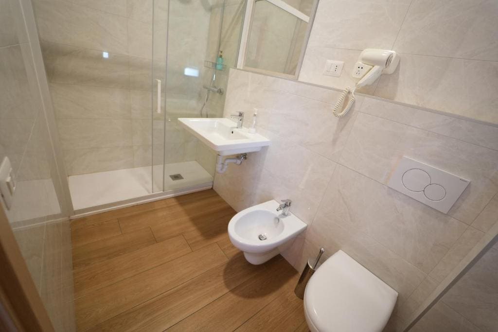 Deluxe Room room - Image 2