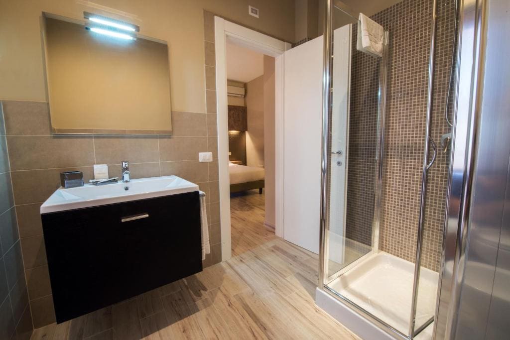 Double Room with Hot Tub room - Image 3