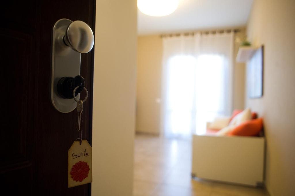One-Bedroom Apartment room - Image 2