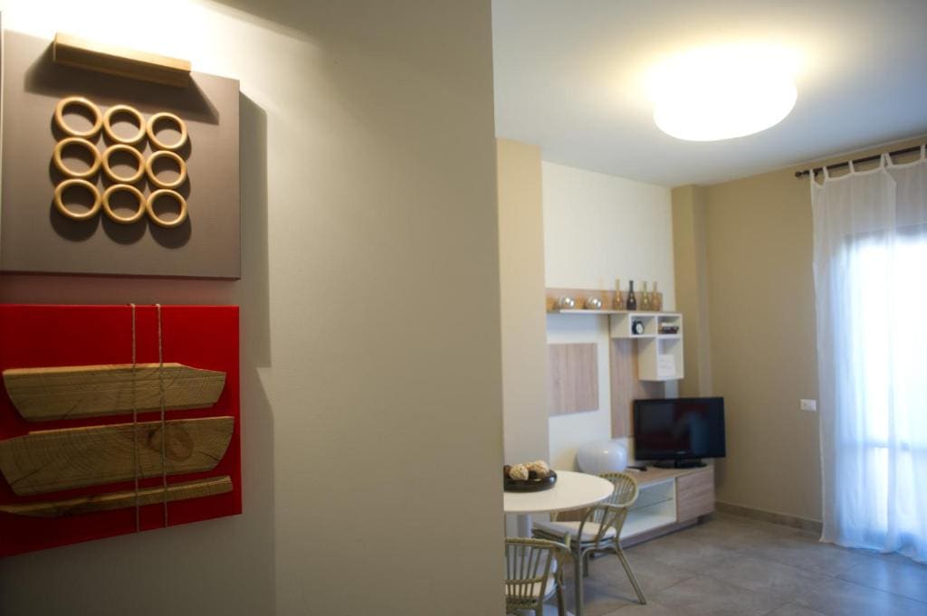 One-Bedroom Apartment room - Image 1