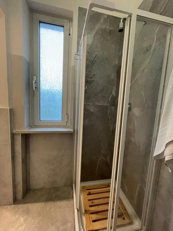 Single Room with Private Bathroom room - Image 3