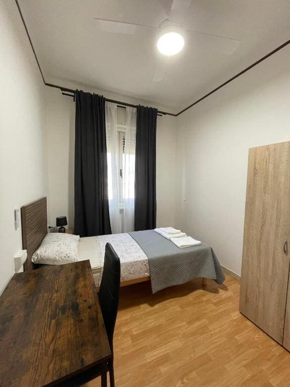 Single Room with Private Bathroom room - Image 1