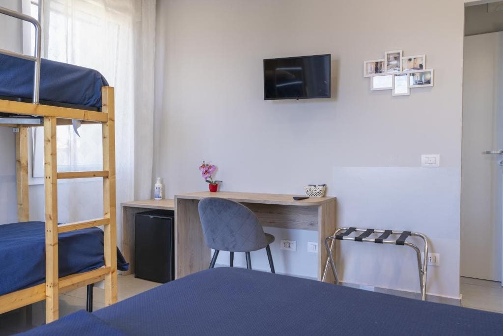 Quadruple Room with Balcony room - Image 2