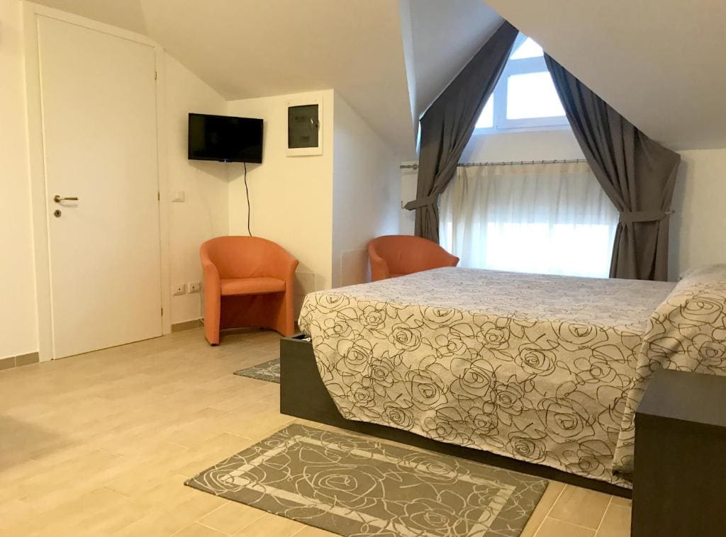 Deluxe Double or Twin Room room - Image 2