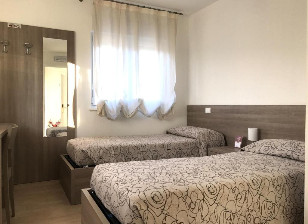 Large Double or Twin Room room - Image 1