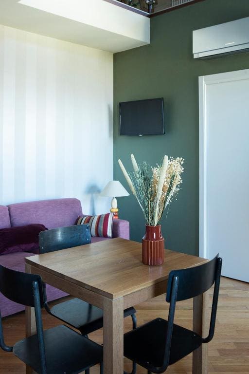 Superior Family Room room - Image 3